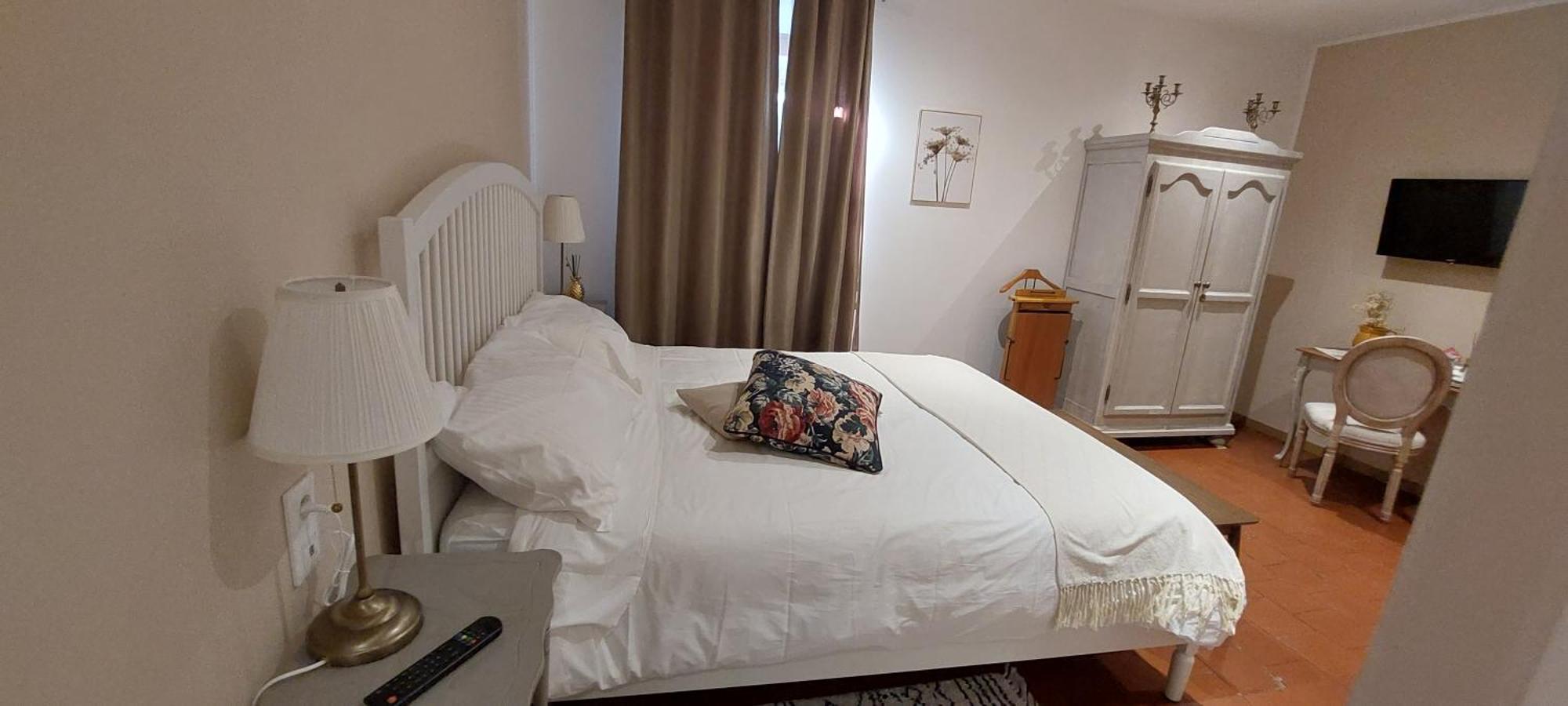 Mas Elena Bed & Breakfast Generargues Bagian luar foto
