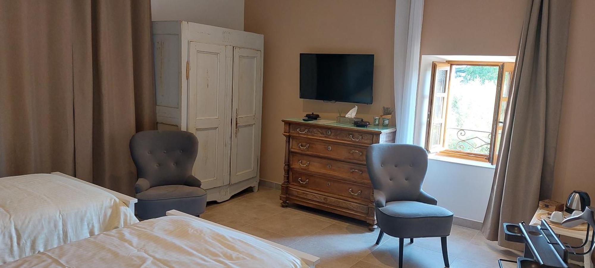 Mas Elena Bed & Breakfast Generargues Bagian luar foto
