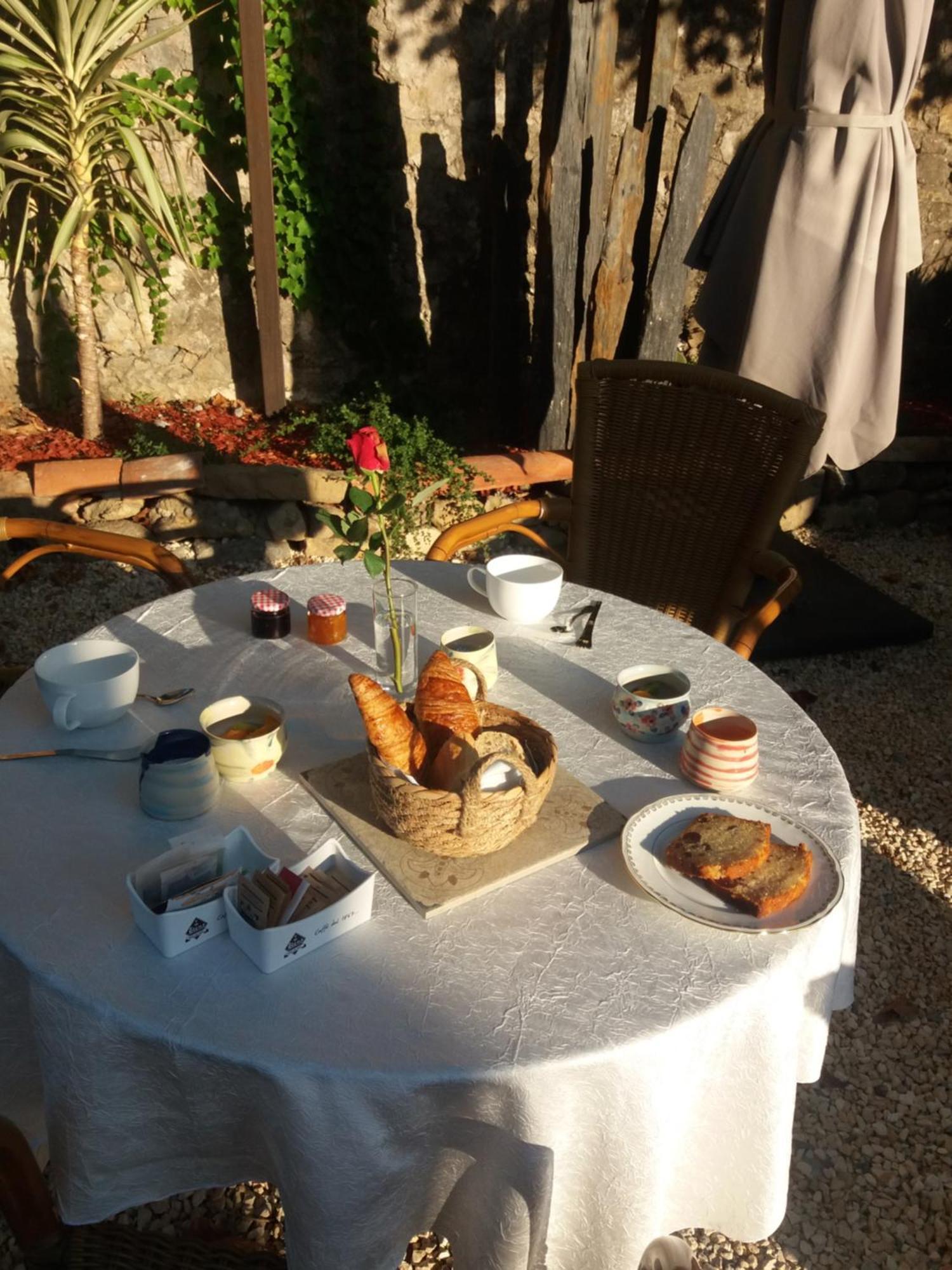 Mas Elena Bed & Breakfast Generargues Bagian luar foto
